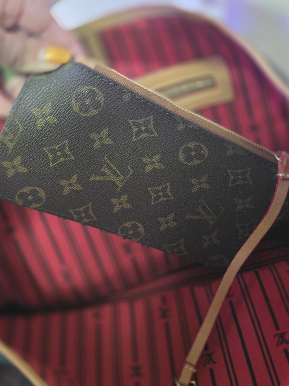 Louis Vuitton Monogram Tote with Pink Trim and Brown Canvas - Picture 4 of 4